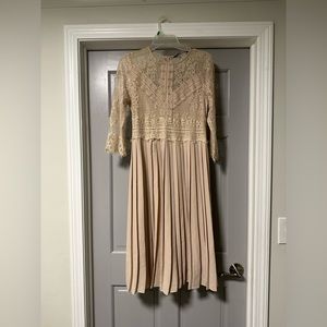 Three-quarter sleeve beige lace dress